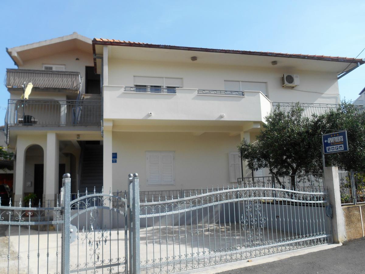 Apartments Bresan Trogir Exterior foto